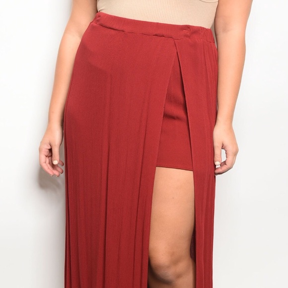 “New Listing” BURGUNDY MAXI SKIRT - Picture 2 of 3